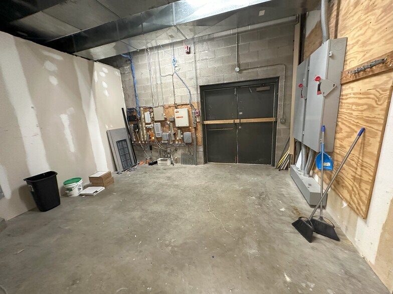 More Photos Of 1341 N Highland Ave, Jackson Office For Sale