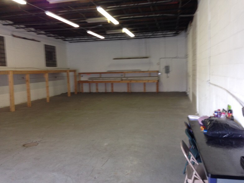 More Photos Of 9201-9207 S Keating, Oak Lawn Self Storage For Sale