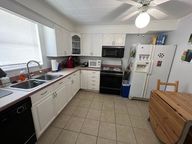 More Photos Of 505 Westbrook Ave, Brandon Office For Sale