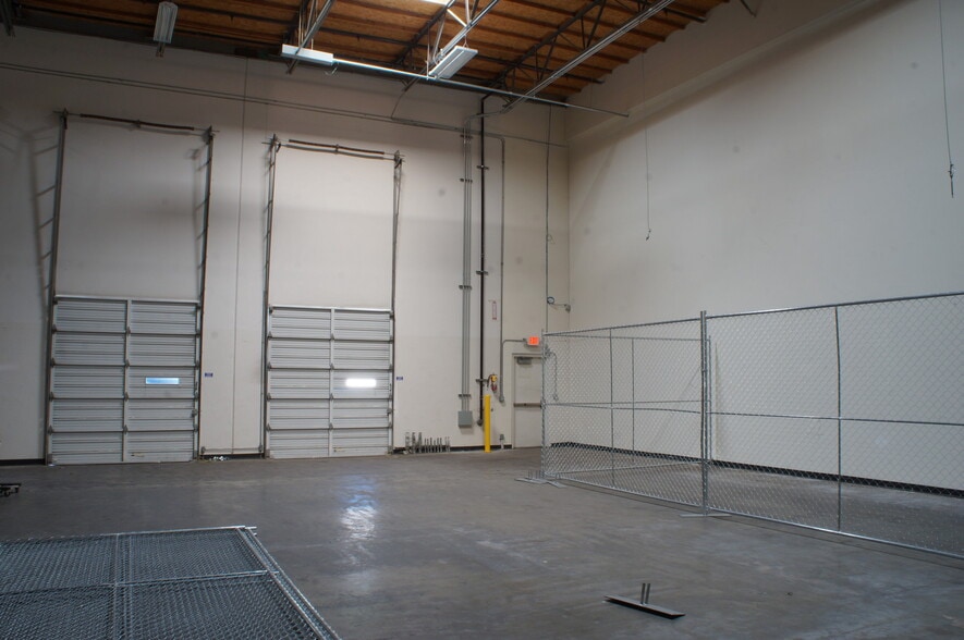More Photos Of 20100-20200 S Western Ave, Torrance Warehouse For Lease