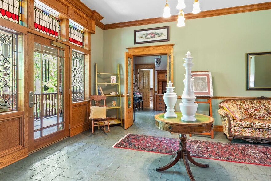 More Photos Of 46 Hillside Ave, Eureka Springs Hospitality For Sale