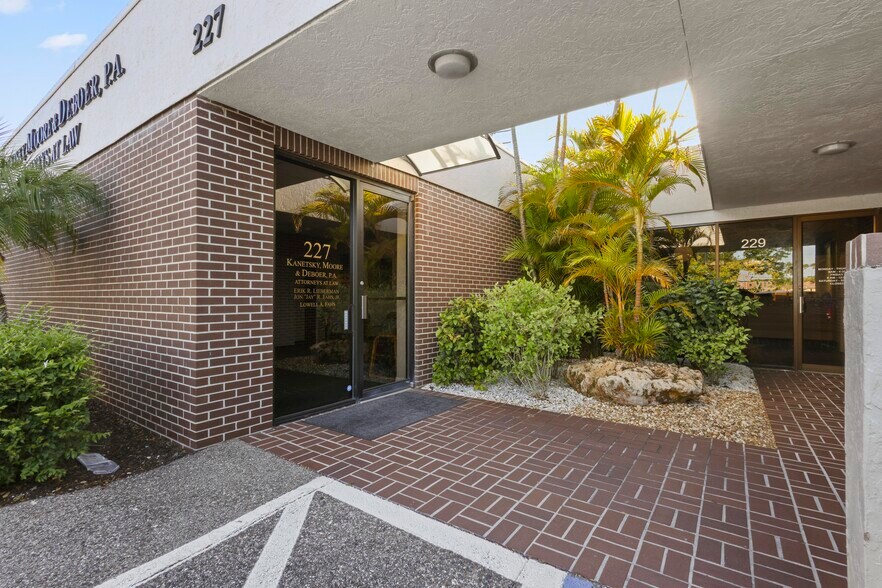 More Photos Of 227-233 Nokomis Ave, Venice Office For Sale