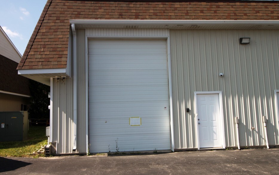 More Photos Of 10151-10171 Bergin Rd, Howell Flex For Lease