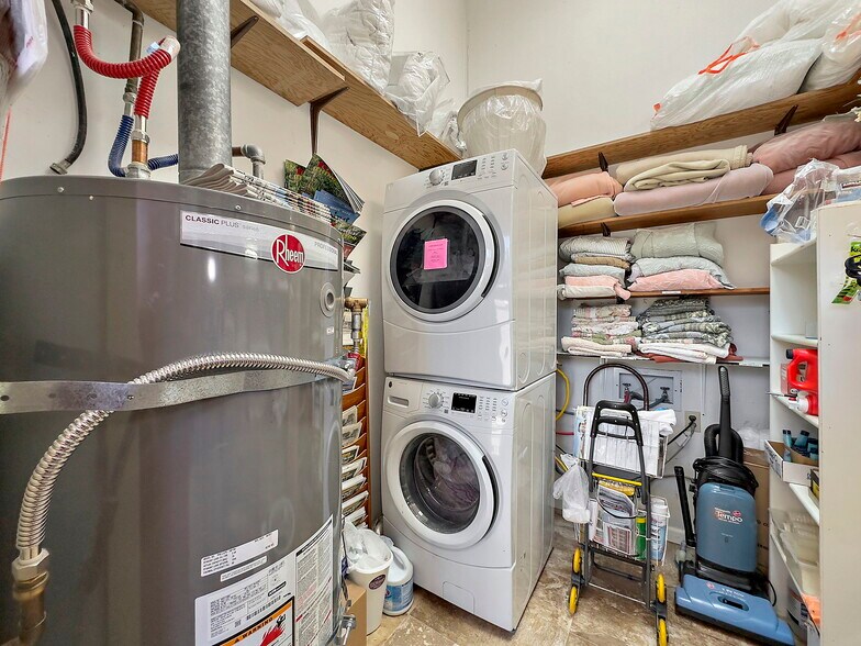 More Photos Of 577 Main St, Ferndale General Retail For Sale