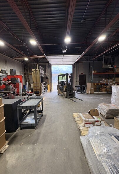 More Photos Of 1808 S Anthony Blvd, Fort Wayne Unknown For Lease
