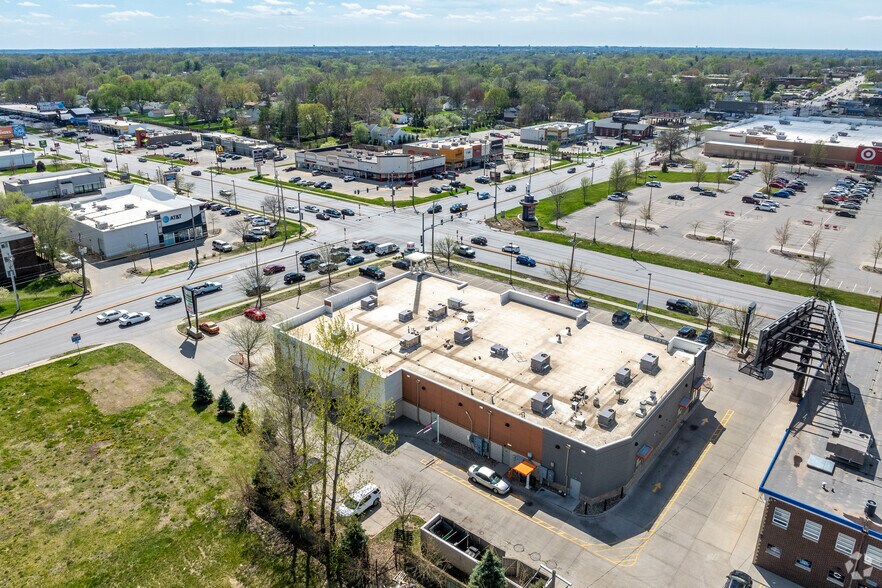 More Photos Of 3801-3809 Merle Hay Rd, Des Moines Restaurant For Lease