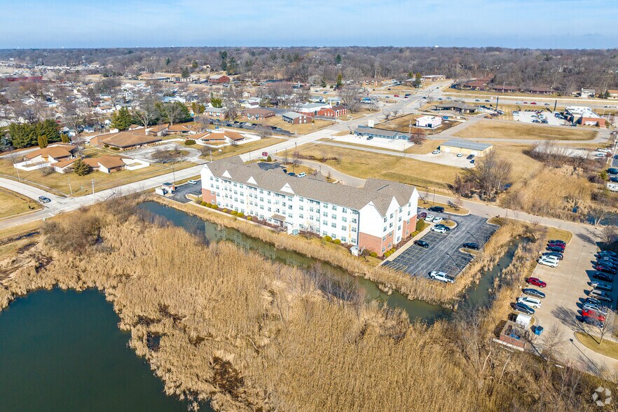 More Photos Of 4600 53rd St, Moline Hotel For Sale
