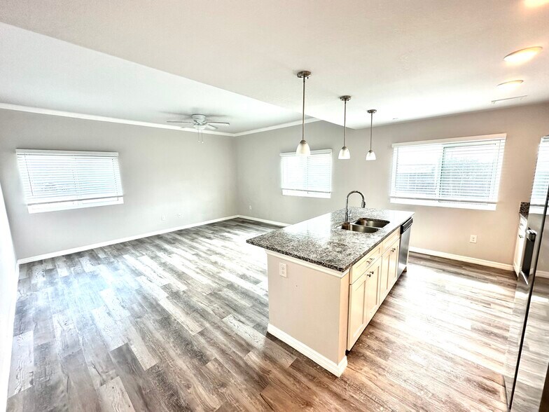More Photos Of 2771 Royal Palm Ave, Fort Myers Apartments For Sale