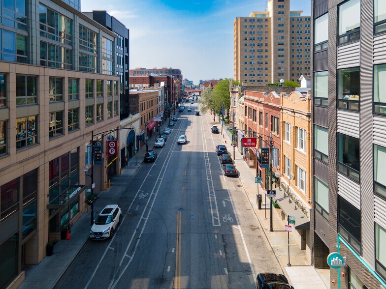 More Photos Of 3219 N Clark St, Chicago Storefront For Sale
