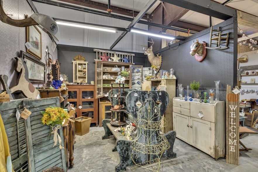 More Photos Of 2120 Old Highway 431 S, Greenbrier Freestanding For Sale