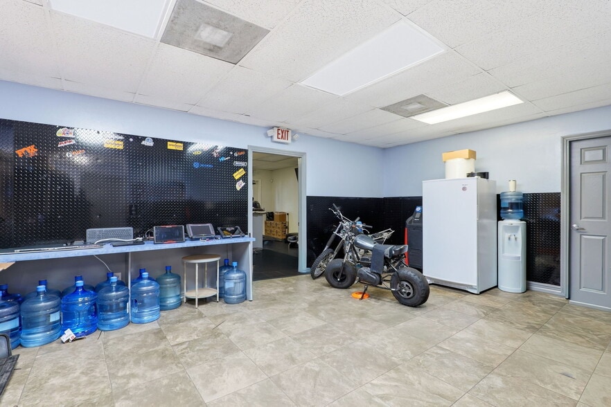 More Photos Of 645 Old Dixie Hwy, Sebastian Warehouse For Sale