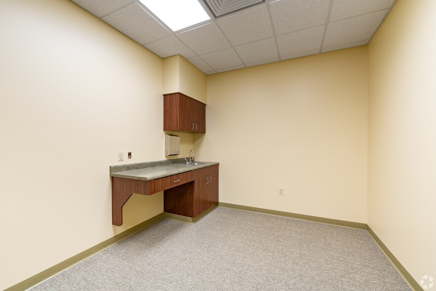 More Photos Of 60101 Bodnar Blvd, Mishawaka Medical For Lease