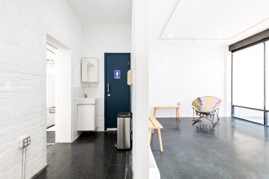 More Photos Of 58 Ainslie St, Brooklyn Freestanding For Lease