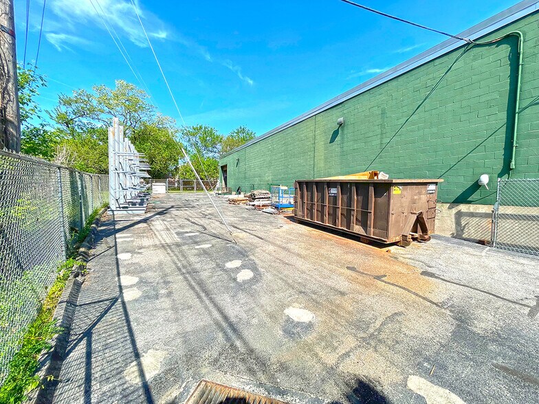 More Photos Of 24-26 Parkway Blvd, York Warehouse For Sale