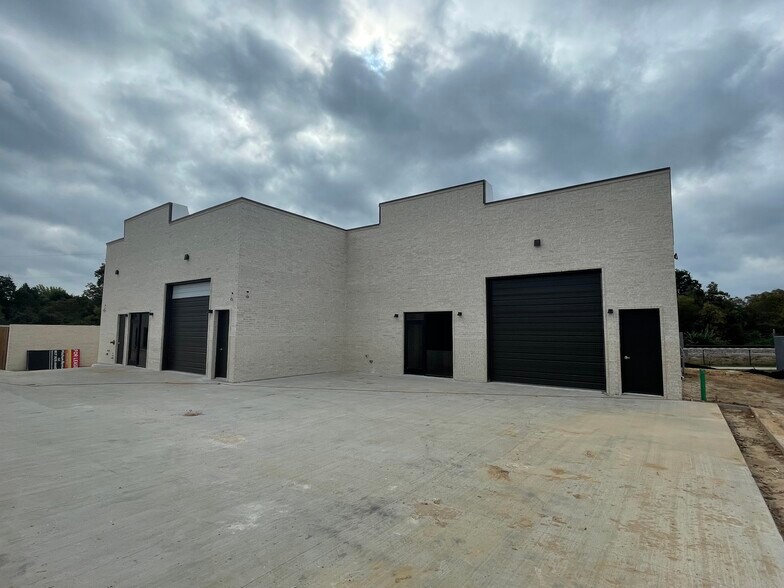 More Photos Of 1821 John Mccain Rd, Colleyville Warehouse For Lease