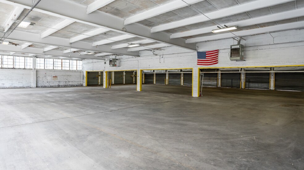 More Photos Of 273 Meserole Ave, Brooklyn Land For Lease