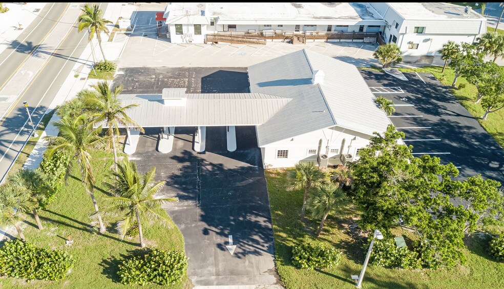 More Photos Of 6061 Estero Blvd, Fort Myers Bank For Sale