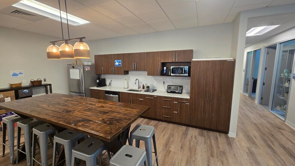 More Photos Of 1501 Belle Isle Ave, Mount Pleasant Office For Lease