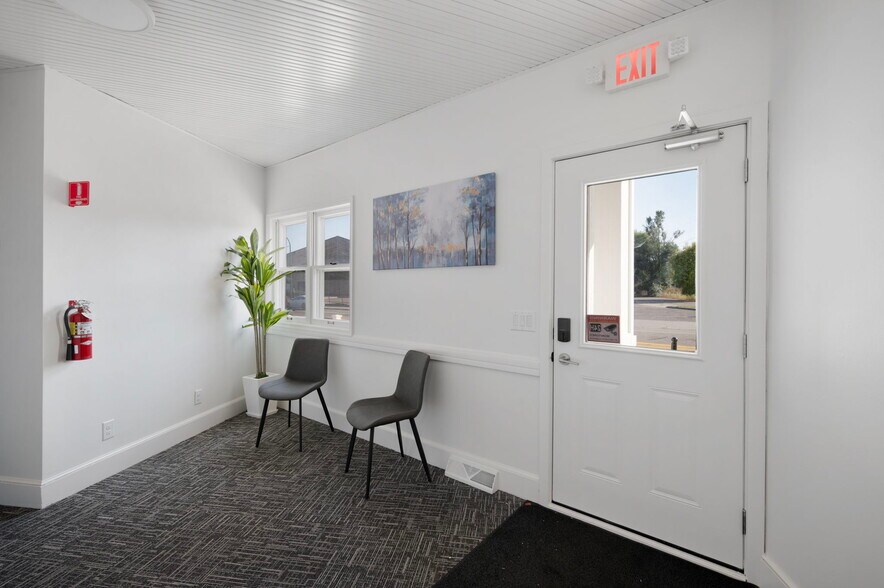 More Photos Of 4740 N 42nd Ave, Golden Valley Freestanding For Lease