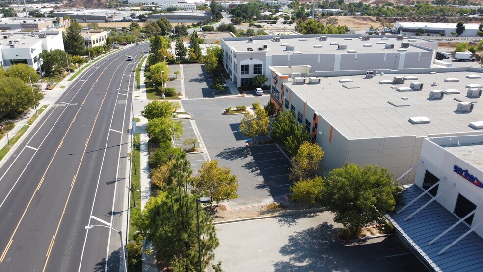 More Photos Of 21130 Centre Pointe Pky, Santa Clarita Warehouse For Lease