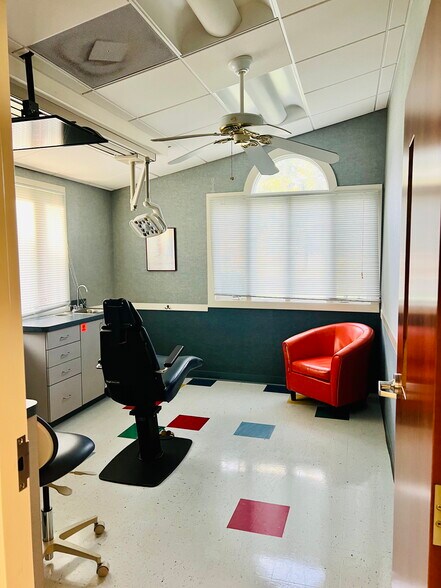 More Photos Of 12205 Gayton Rd, Richmond Office For Lease