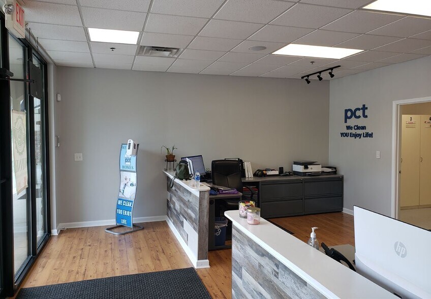 More Photos Of 2655 N Cobb Pky, Kennesaw Storefront For Lease