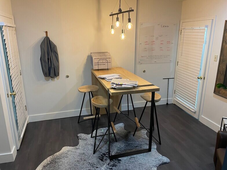 More Photos Of 800 E Main St, Russellville Office For Lease