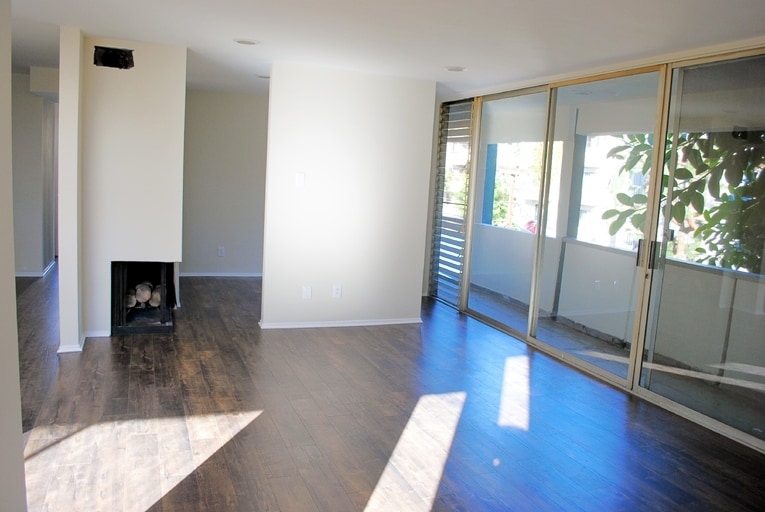 More Photos Of 1627 N Poinsettia Pl, Los Angeles Apartments For Sale