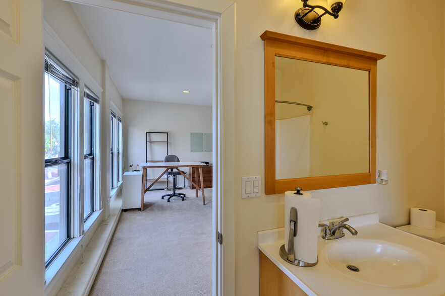 More Photos Of 400 E 4th St, Santa Ana General Retail For Lease