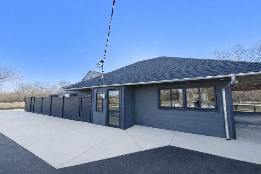 More Photos Of 9095 Sound Ave, Mattituck Restaurant For Sale