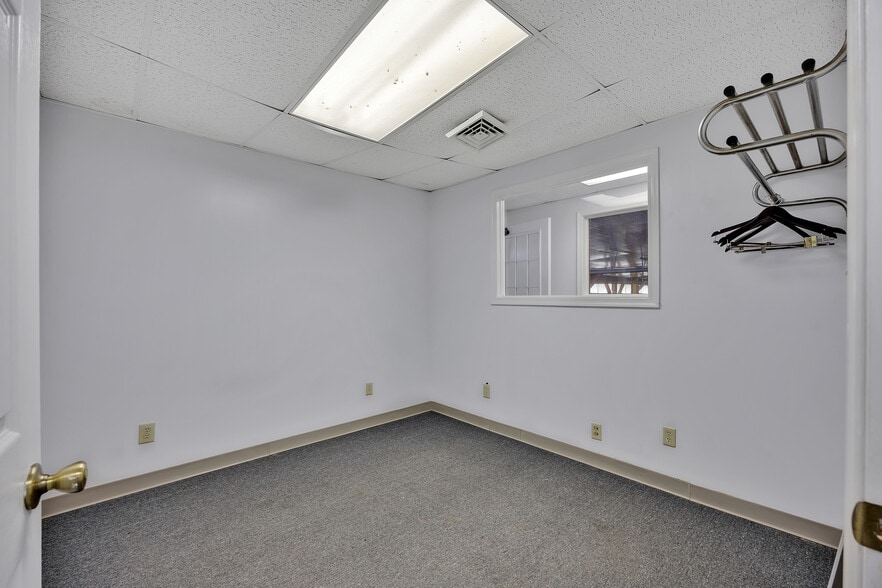 More Photos Of 3548 Cumberland Rd, Cumberland Warehouse For Sale