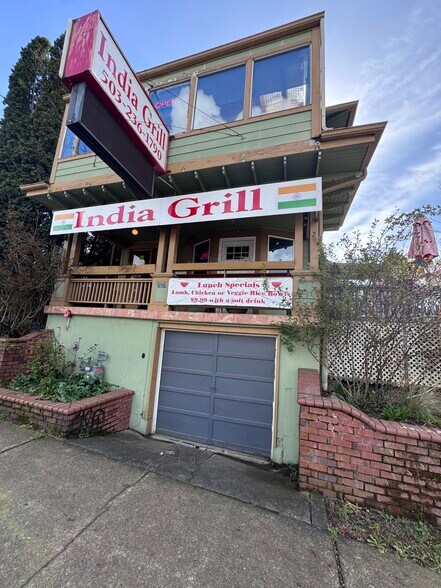 Primary Photo Of 2924 E Burnside St, Portland Restaurant For Lease