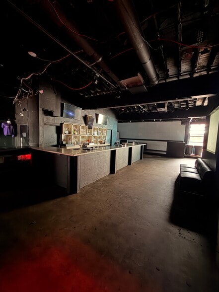 More Photos Of 330 W Hargett St, Raleigh Bar For Lease