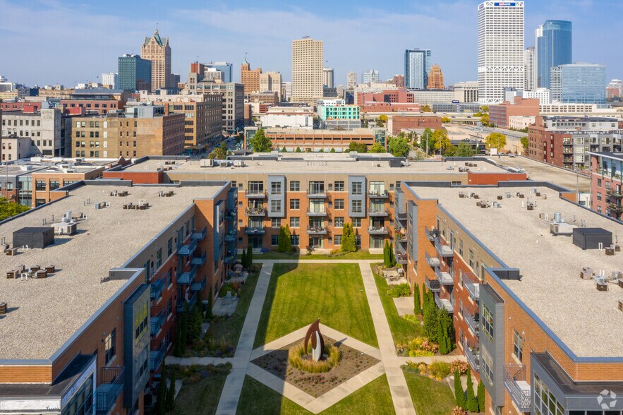 More Photos Of 411 E Menomonee St, Milwaukee Apartments For Lease