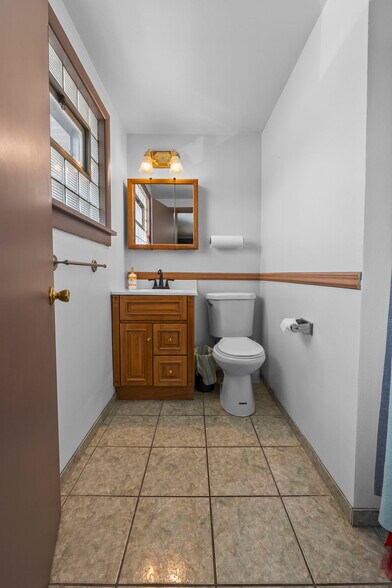 More Photos Of 407 W Saint Joseph St, Perryville Office For Sale