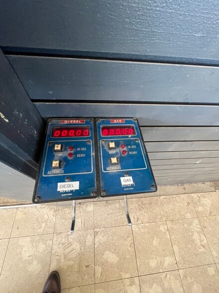 More Photos Of 1919 Columbus St, Bakersfield Warehouse For Sale