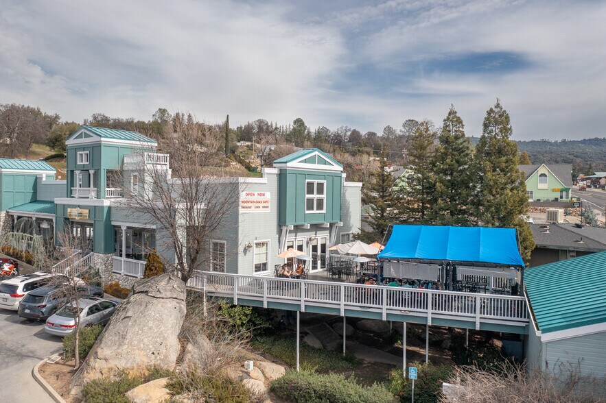 More Photos Of 40282 Highway 41, Oakhurst Freestanding For Sale