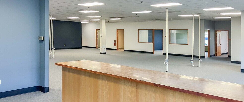 More Photos Of 12812 NE Whitaker Way, Portland Warehouse For Sale