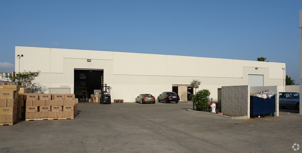 More Photos Of 17287 Mount Herrmann St, Fountain Valley Warehouse For Lease