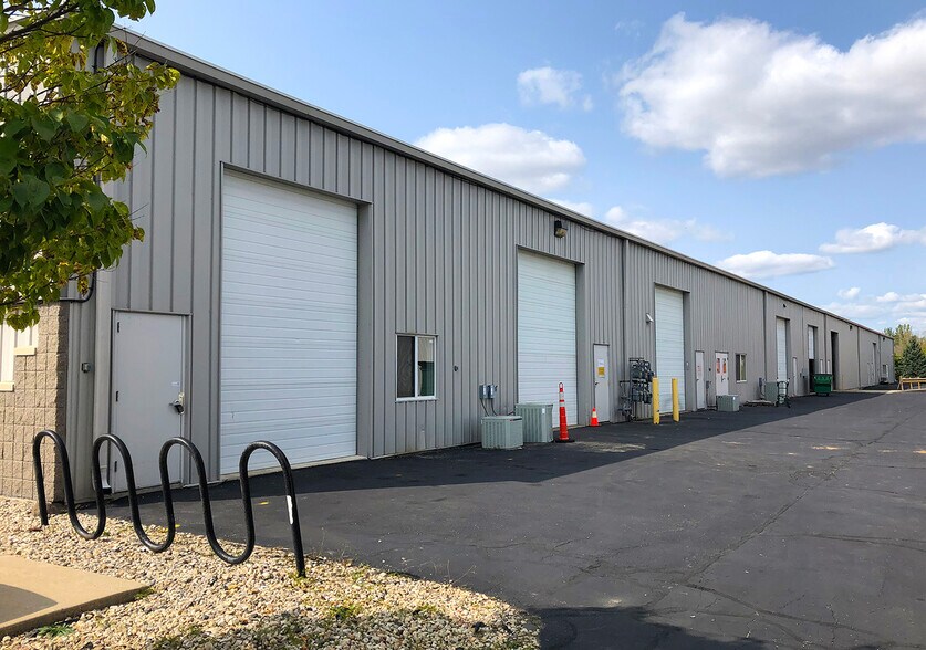 More Photos Of 1-25 Marsh Ct, Madison Showroom For Lease