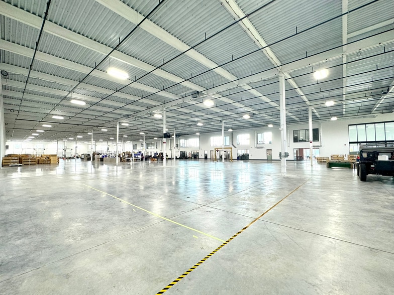 More Photos Of 2220 E Bunch Blvd, Muncie Manufacturing For Sale