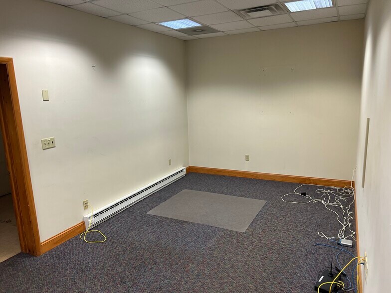 More Photos Of 272 Main Street, Nicholson Office For Sale