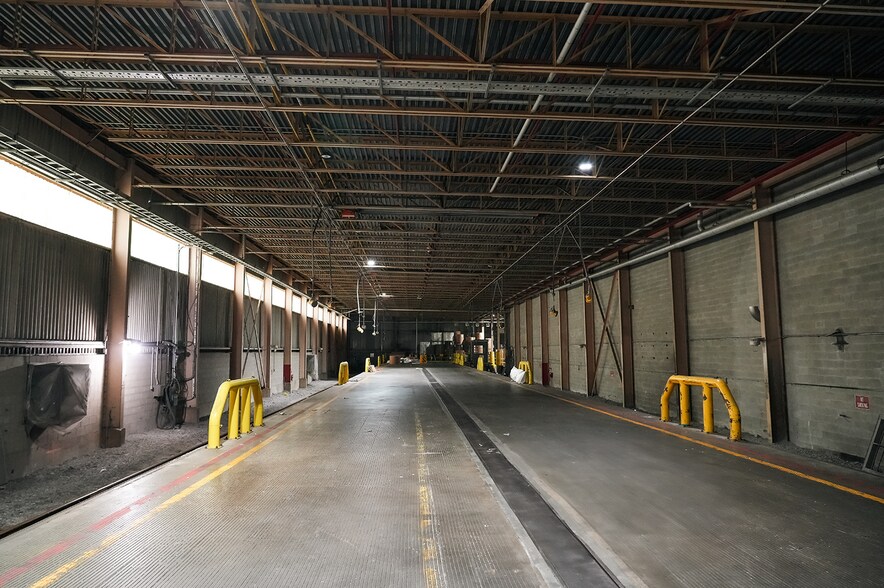 More Photos Of 3363 Davis Rd, Thorold Warehouse For Lease