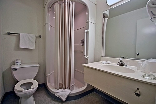 More Photos Of 16901 Stoddard Wells Rd, Victorville Hotel For Sale