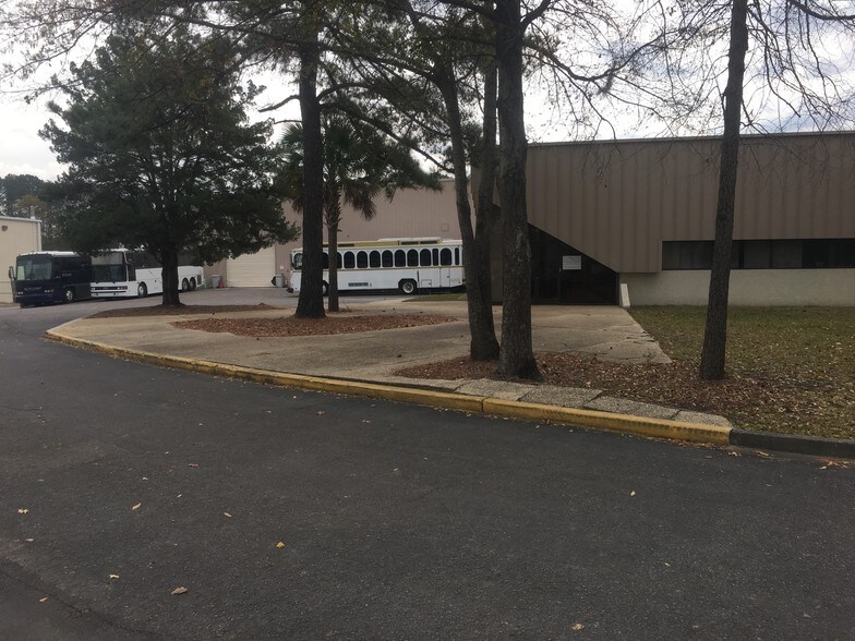 More Photos Of 917 Commerce Cir, Hanahan Warehouse For Sale