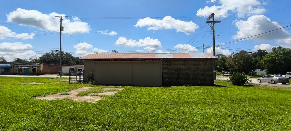More Photos Of 14610 Kennard St, Waldo Freestanding For Sale