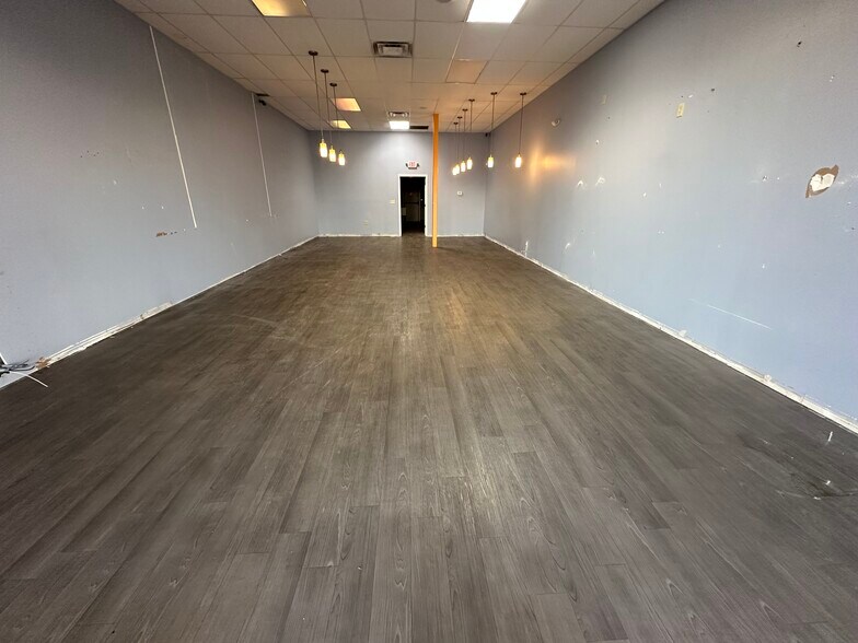 More Photos Of 2710 Nashville Rd, Bowling Green Supermarket For Lease