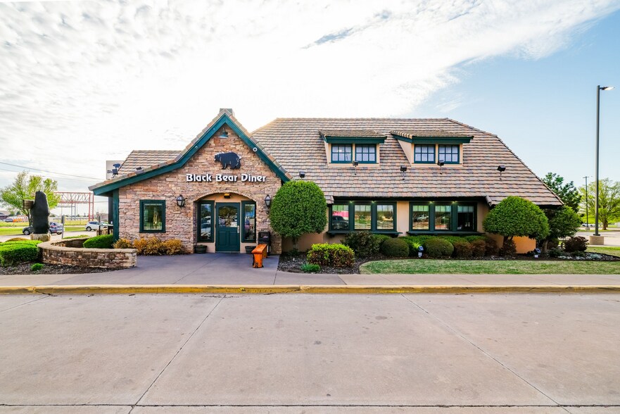 More Photos Of 3015 W Memorial Ave, Oklahoma City Restaurant For Sale