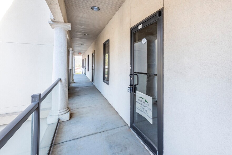 More Photos Of 12 Sammy McGhee Blvd, Jasper Medical For Sale