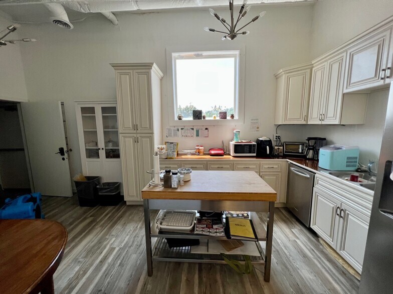 More Photos Of 8675-8697 La Mesa Blvd, La Mesa Unknown For Lease